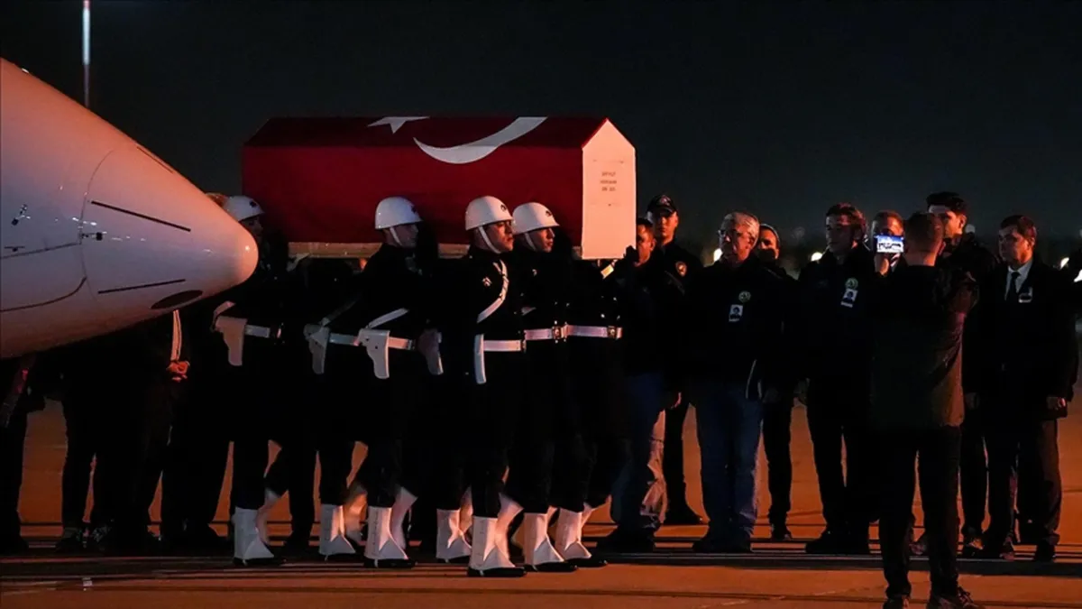 Hırvatistan’da düşen yangın uçağının şehidi Hasan Bahar’ın cenazesi İstanbul’a getirildi haberinin görseli