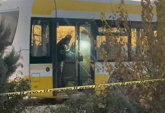 Konya'da belediye otobüsünde saldırı: Genç adam eşinin gözleri önünde bıçaklanarak öldürüldü