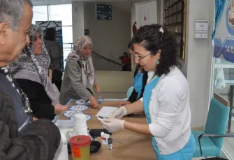 Ödemiş’te Dünya Diyabet Günü kapsamında kan şekeri ölçümü yapıldı
