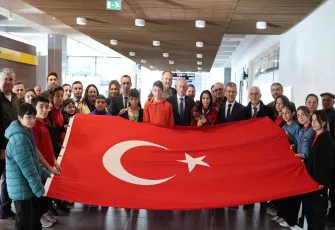 Riyad’da bronz madalya kazanan milli sporcu Berna Tut’ törenle karşılandı