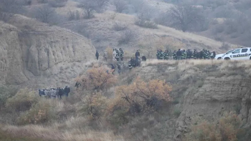 20 şehitin olduğu askeri uçağın enkazı Türkiye'ye getirildi! haberinin görseli