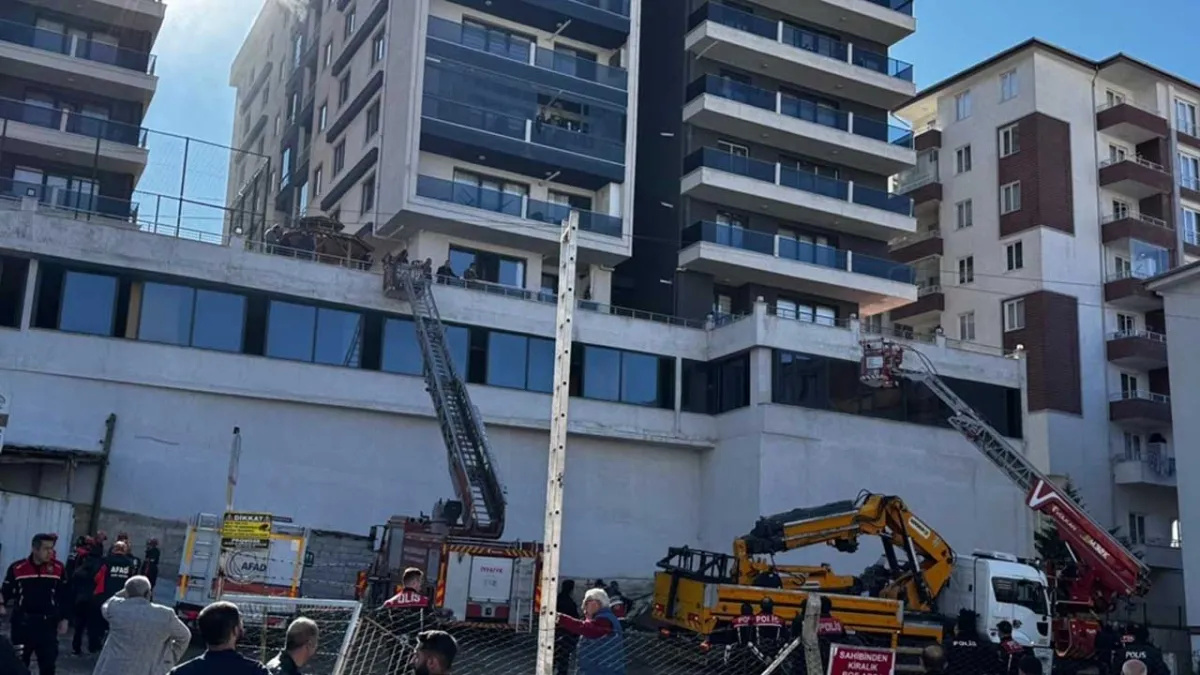  7 katlı binada yangın paniği: 29 kişi dumandan etkilendi haberinin görseli