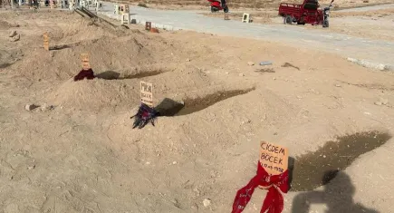 Afyonkarahisar'da yürek yakan veda: Servet böcek, ailesinin yanına defnedildi