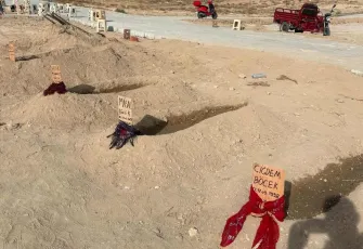 Afyonkarahisar'da yürek yakan veda: Servet böcek, ailesinin yanına defnedildi