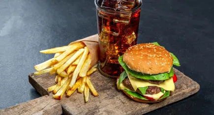 Aşırı işlenmiş gıdalar için alarm: Bilim dünyasından “görünmeyen tehlike” uyarısı