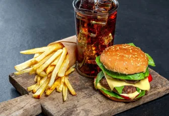 Aşırı işlenmiş gıdalar için alarm: Bilim dünyasından “görünmeyen tehlike” uyarısı