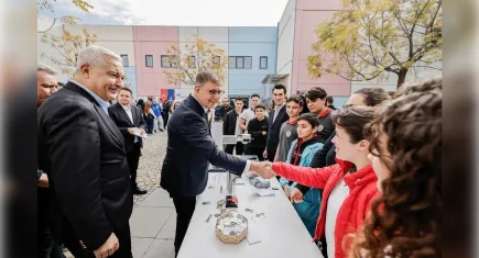 Başkan Tugay, gençler için Türkiye'ye örnek protokole imza attı