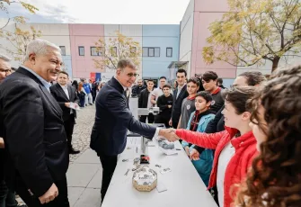 Başkan Tugay, gençler için Türkiye'ye örnek protokole imza attı