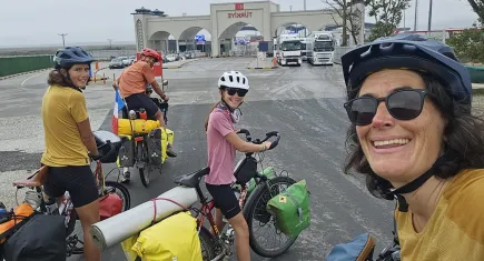 Bisikletle dünya turunda 11 ülke, 3700 kilometre: Fransız ailenin durağı İzmir oldu