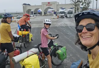 Bisikletle dünya turunda 11 ülke, 3700 kilometre: Fransız ailenin durağı İzmir oldu