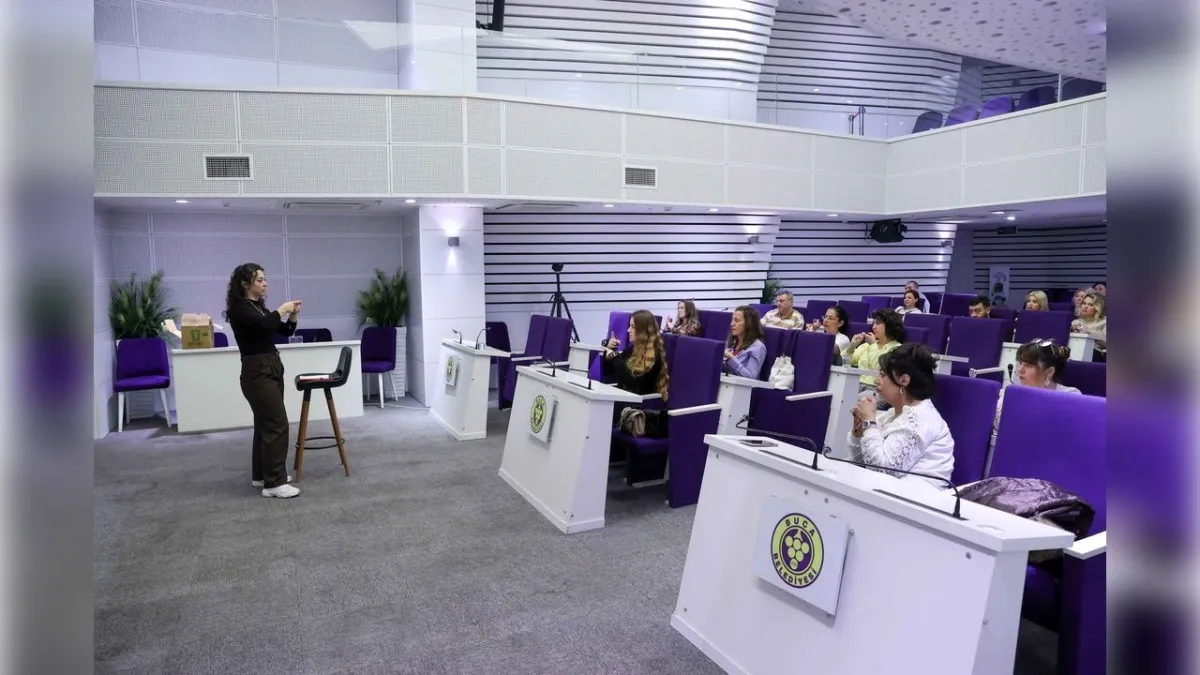 Buca Belediyesi'nden  personeline işaret dili eğitimi haberinin görseli