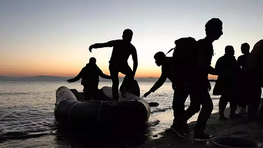 İzmir haber: Dikili açıklarında 7’si çocuk 20 düzensiz göçmen kurtarıldı