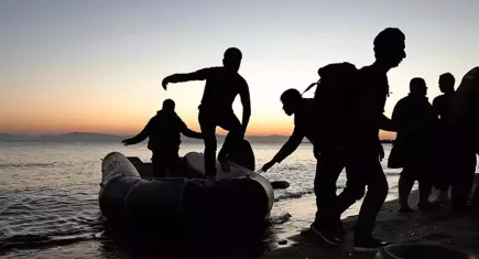 İzmir haber: Dikili açıklarında 7’si çocuk 20 düzensiz göçmen kurtarıldı