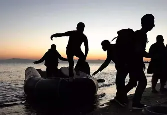 İzmir haber: Dikili açıklarında 7’si çocuk 20 düzensiz göçmen kurtarıldı