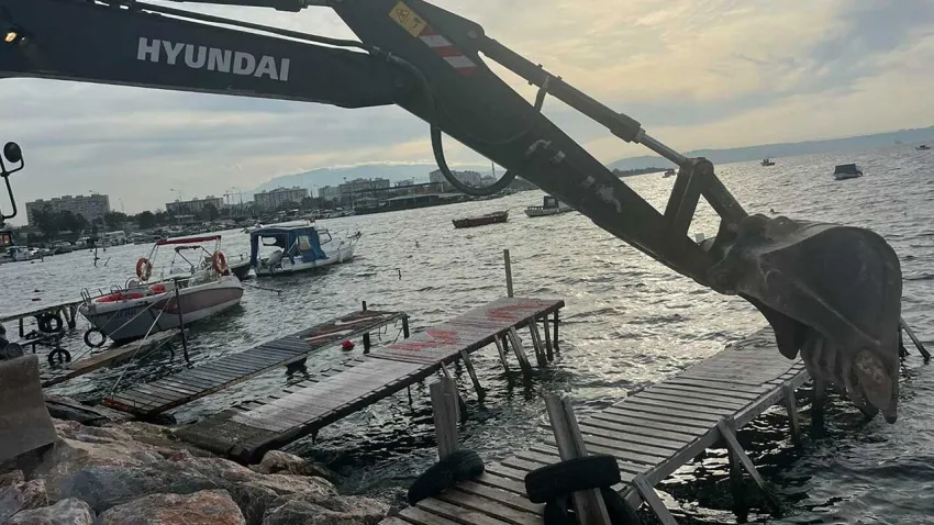 Kaçak barınak ve iskeleler kaldırıldı, tekne sahipleri çözüm bekliyor