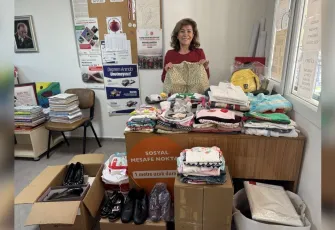 Karşıyaka'da kadın muhtar, çocuklar üşümesin diye kampanya başlattı