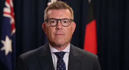 Kızının yetişkin içeriklerde videoları ortaya çıkan siyasyi parti lideri istifa etti