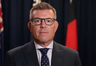 Kızının yetişkin içeriklerde videoları ortaya çıkan siyasyi parti lideri istifa etti