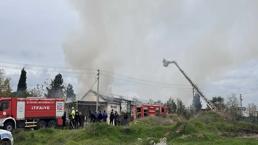 Kocaeli'de fabrika yangını haberinin görseli