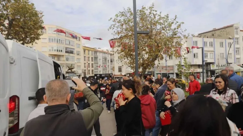 Kurtuluş gününde kek izdihamı haberinin görseli