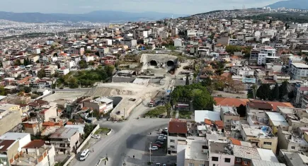 Onat Tüneli çalışmaları Buca'da krize dönüştü: Mahalleli meydana gelen çatlaklardan şikayetçi!
