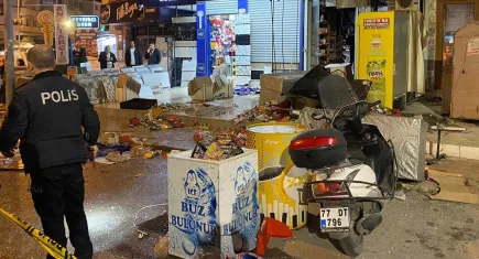 Ailesiyle tartıştı, babasına ait tekel bayisini ateşe verdi: Annesiyle birlikte yaralandı