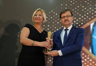 Altın Üzüm Ödülleri İzmir’de üçüncü kez büyük bir coşkuyla gerçekleşti