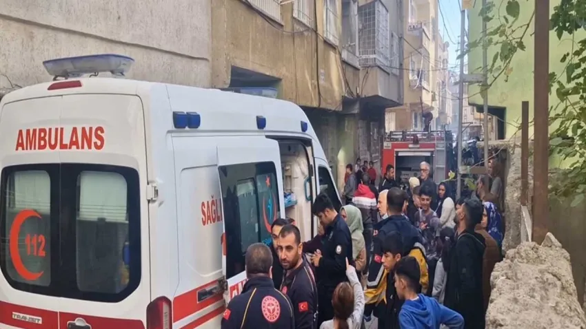 Diyarbakır'da korkutan yangın: Aralarında çocukların da bulunduğu 13 kişi dumandan etkilendi haberinin görseli