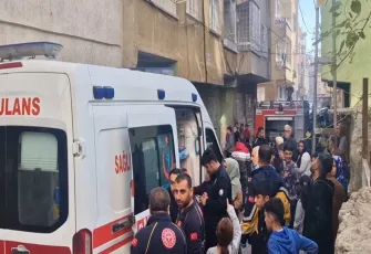 Diyarbakır'da korkutan yangın: Aralarında çocukların da bulunduğu 13 kişi dumandan etkilendi