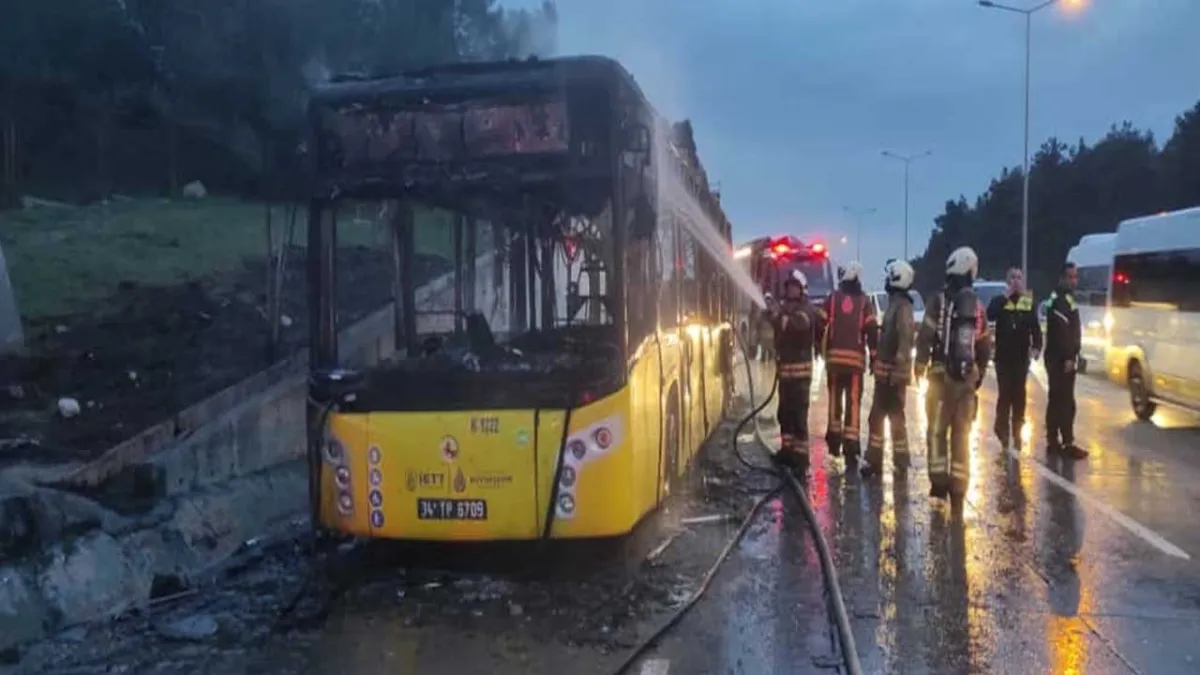 İETT otobüsünde korku dolu anlar : Otobüs alevlere teslim oldu! haberinin görseli