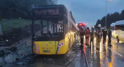 İETT otobüsünde korku dolu anlar : Otobüs alevlere teslim oldu!