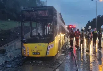 İETT otobüsünde korku dolu anlar : Otobüs alevlere teslim oldu!