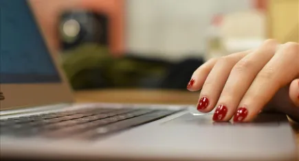 İş hayatında yapay zeka alarmı: Kadınlar iki kat daha fazla risk altında