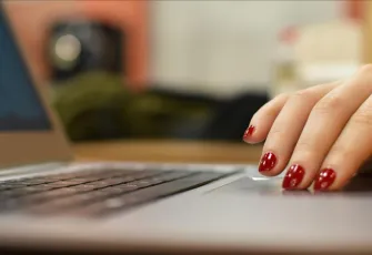 İş hayatında yapay zeka alarmı: Kadınlar iki kat daha fazla risk altında