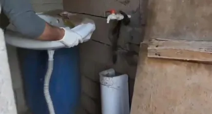 Lavabo musluğuna bağlı düzenek ortaya çıktı: 3.5 ton kaçak motorin ele geçirildi