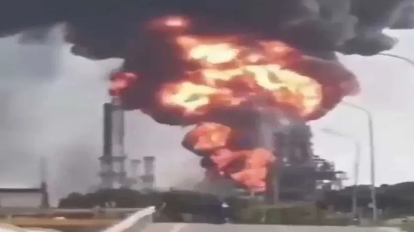 Venezuela'da petrol tesisinde patlama haberinin görseli