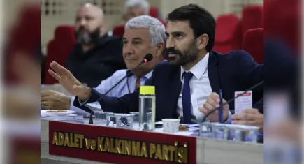 AK Partili Kişili'den Başkan Yıldız'a sert tepki: Yapılan hizmetler siyasi tercih değil yerel yönetimin vizyon meselesidir