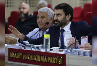 AK Partili Kişili'den Başkan Yıldız'a sert tepki: Yapılan hizmetler siyasi tercih değil yerel yönetimin vizyon meselesidir