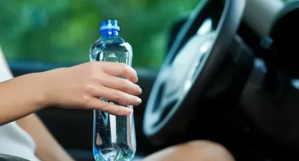 Araçta bırakılan su şişeleri büyük tehlike saçıyor: Kanser, kısırlık, kalp-damar hastalıkları…