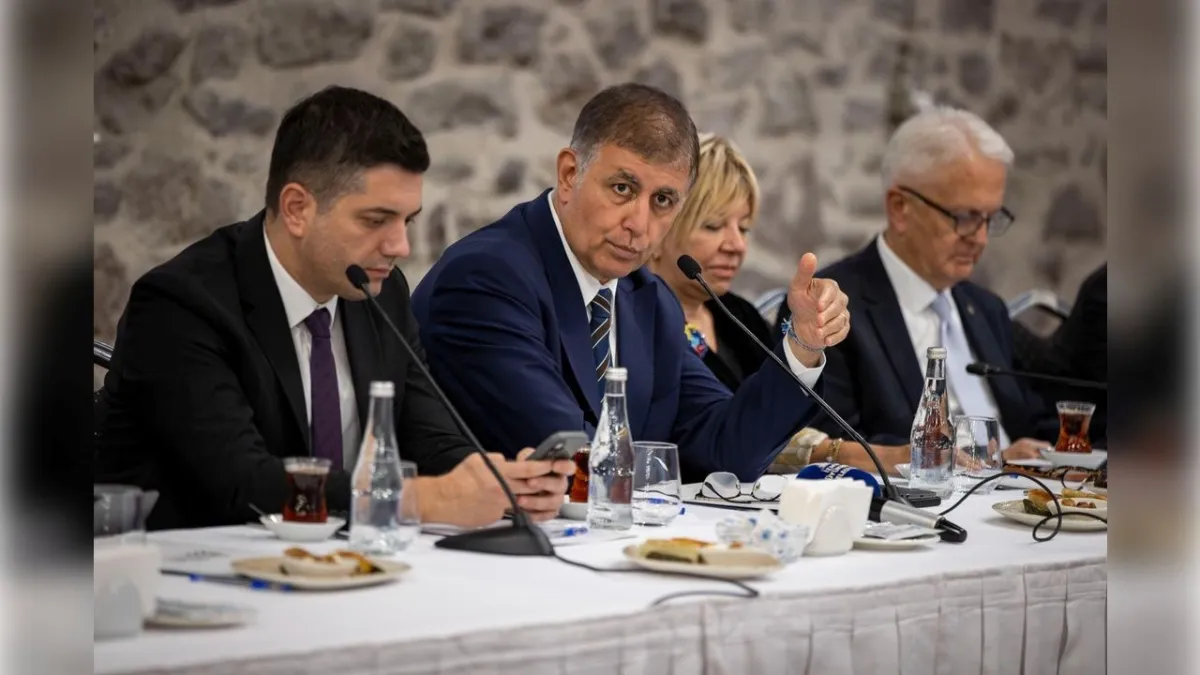 Başkan Tugay: Önceliğimiz bertaraf tesisleri ve atık yönetimi haberinin görseli