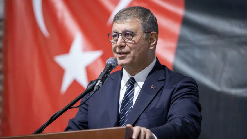 Başkan Tugay: Tanıdığım Özel, İzmir’in hakkını yemez