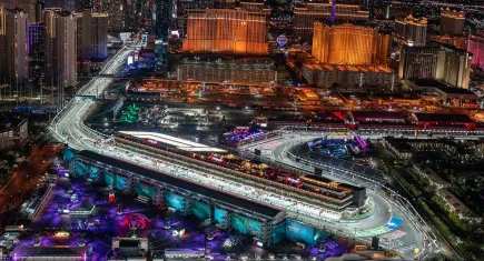 Las Vegas GP’de şampiyonluk savaşı alevleniyor: Norris zirveyi korumak, verstappen umudu diriltmek için piste çıkıyor