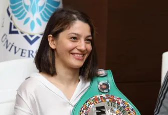 Milli boksör Seren Ay Çetin 2026 Survivor’da! Seren Ay Çetin kimdir?