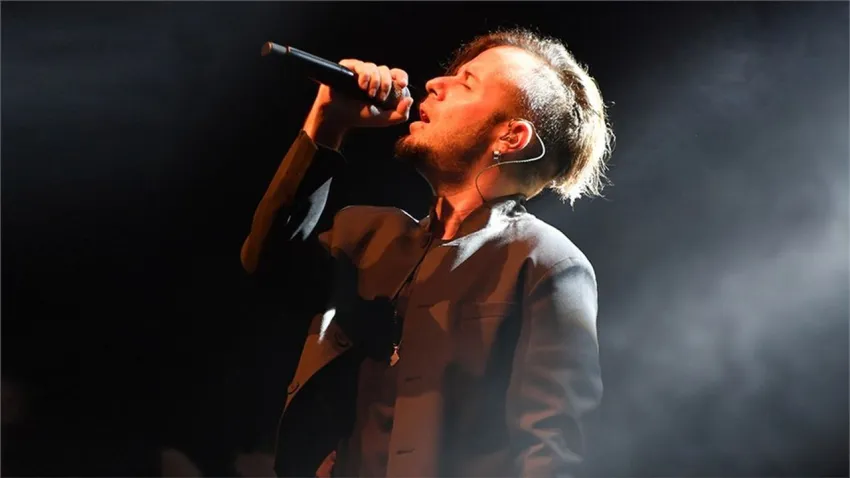 Alternatif rock’ın güçlü sesi Emre Aydın, İzmir’de unutulmaz bir gece yaşatacak haberinin görseli