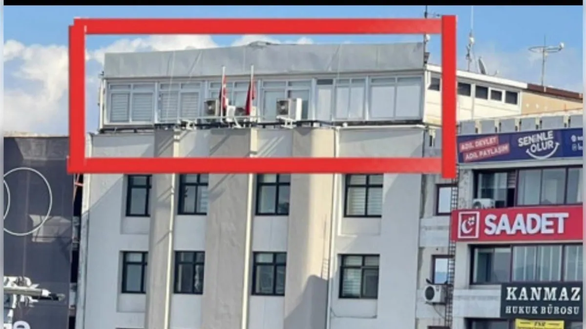 Başdaş’tan dikkat çeken iddia: Konak Belediyesi’nin en üst katı kaçak mı? haberinin görseli