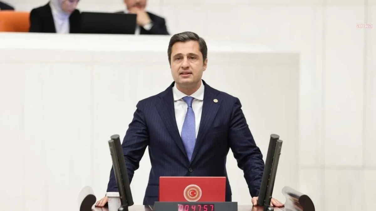 CHP İzmir Milletvekili ve CHP sözcüsü Deniz Yücel kimdir? Deniz Yücel nerede okudu? Nereli? haberinin görseli