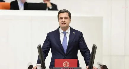 CHP İzmir Milletvekili ve CHP sözcüsü Deniz Yücel kimdir? Deniz Yücel nerede okudu? Nereli?