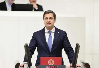 CHP İzmir Milletvekili ve CHP sözcüsü Deniz Yücel kimdir? Deniz Yücel nerede okudu? Nereli?