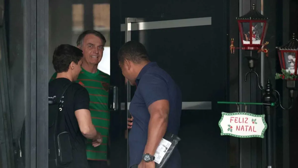 Eski Devlet Başkanı Bolsonaro gözaltına alındı haberinin görseli