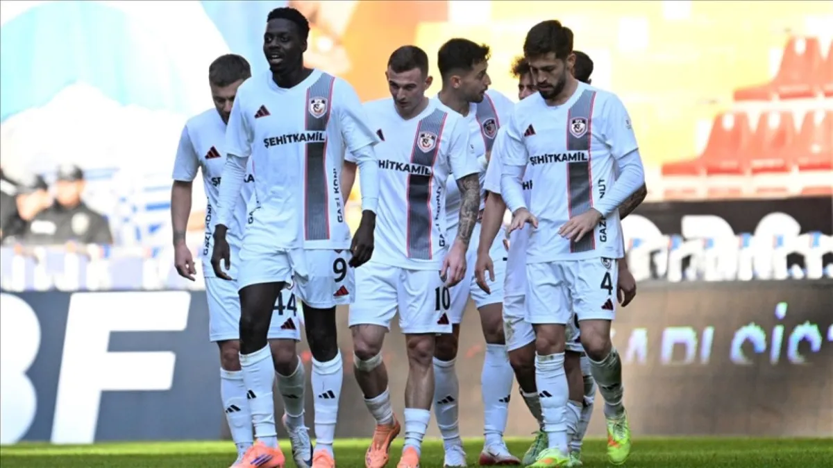 Gaziantep FK, Kayseri deplasmanında 3 puanı 3 golle aldı haberinin görseli